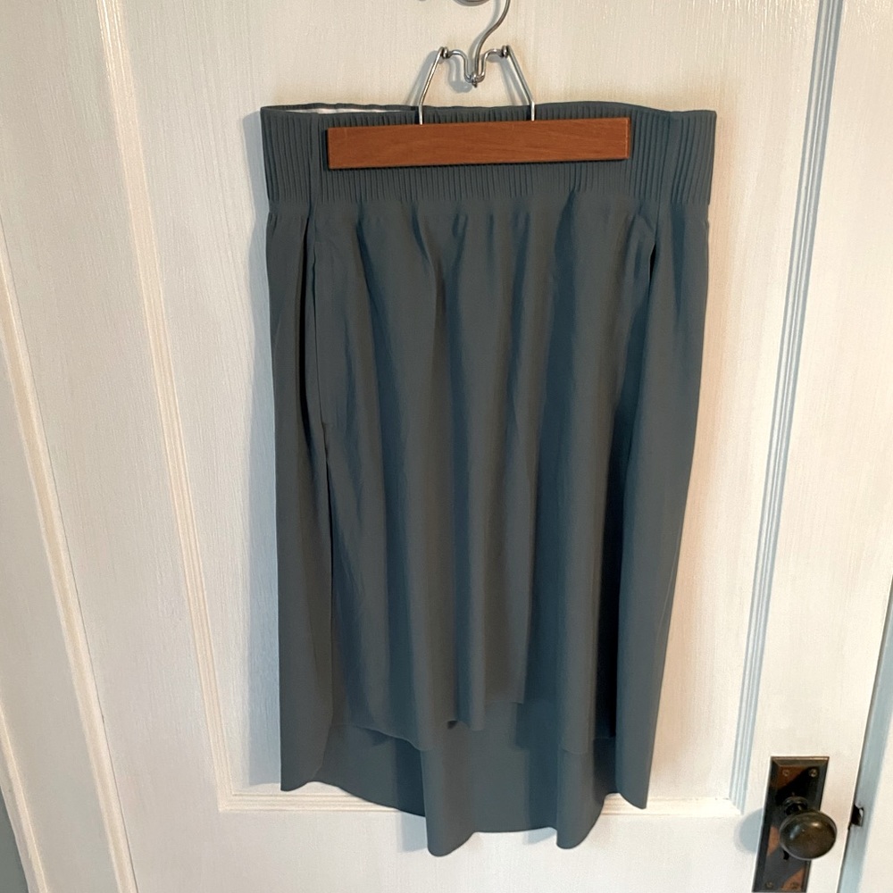 Athleta Cosmic pull- on high-low skirt